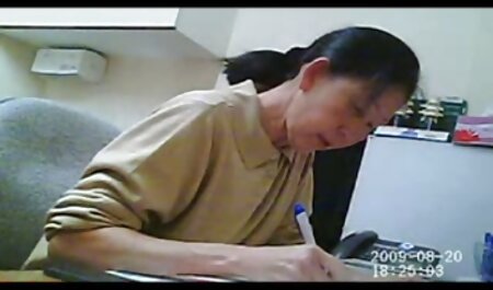 Ashley Adams - Une ado aux gros seins essaie l'anal - Essayons l'anal sexe amateur première fois