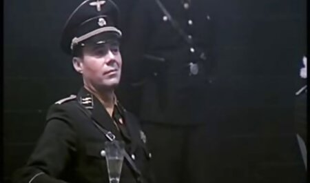 Petite débutante empalée film hard amateur sur une énorme bite