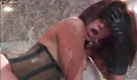 La milf mexicaine Gabby Quinteros film sexe gratuit amateur baise une jeune bite bien dure au bord de la piscine!