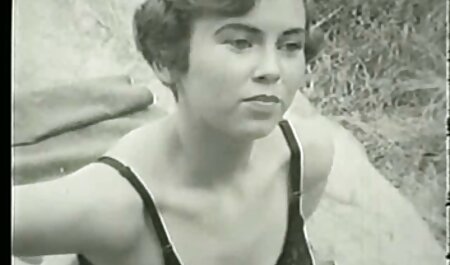 Nilli Willis sexe sur la plage nudiste se déshabille et joue 3