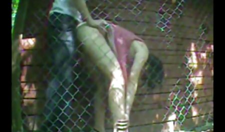 La demi-blonde blonde Jade film porno amater Amber se fait défoncer